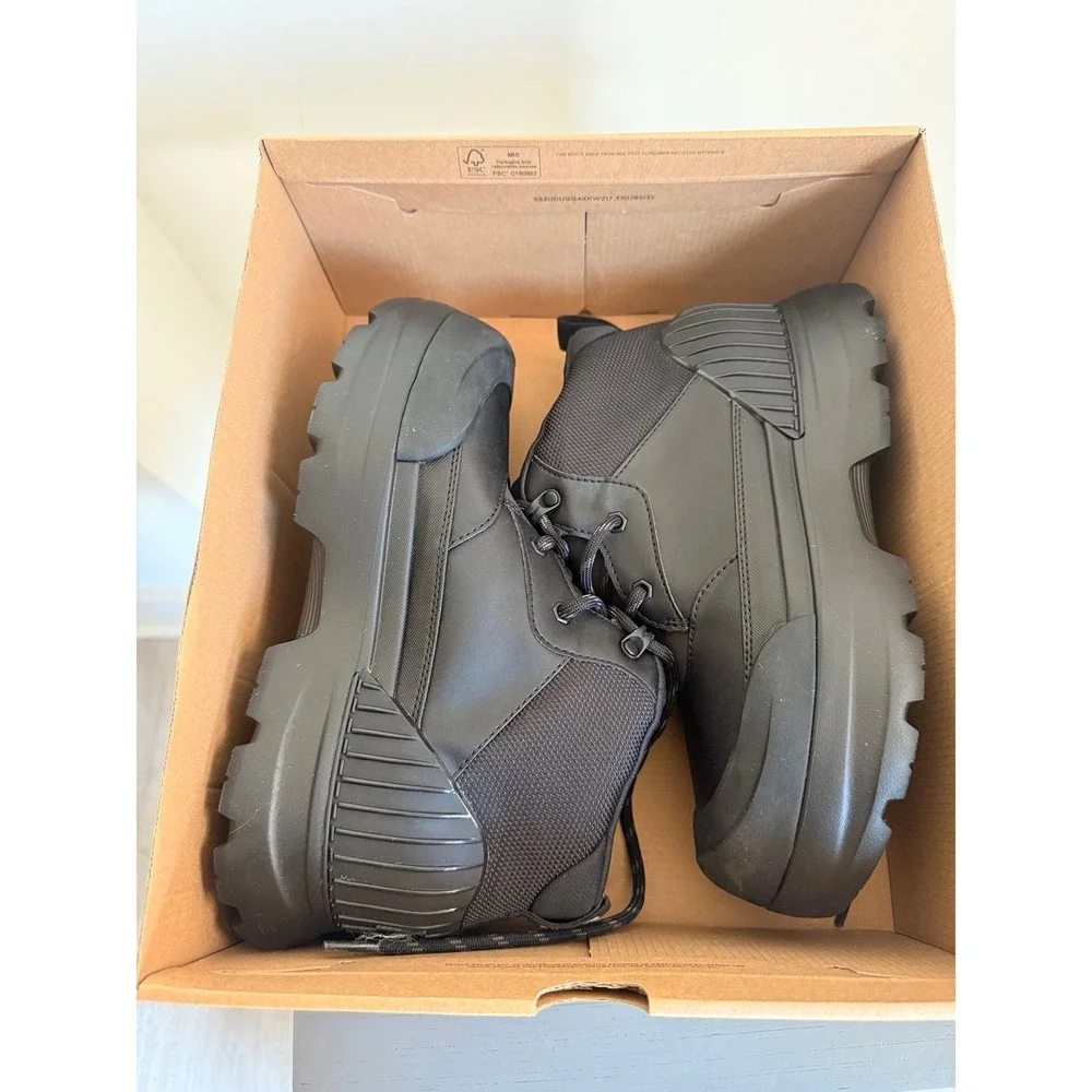 New in box Womens UGG Neumel X Hybrid Boot - Black‎ waterproof 9